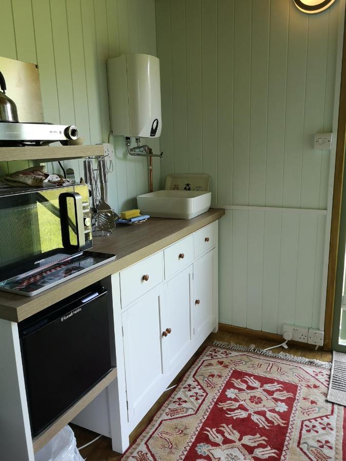 Shepherds Hut Dolly Wagon เคสวิค ภายนอก รูปภาพ